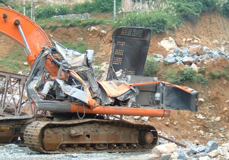 excavator to be destroyed by the falling rocks